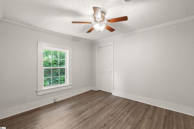 262 Rutledge Lake Road, Greenville, SC 29617
