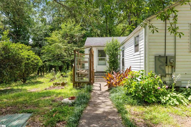 262 Rutledge Lake Road, Greenville, SC 29617