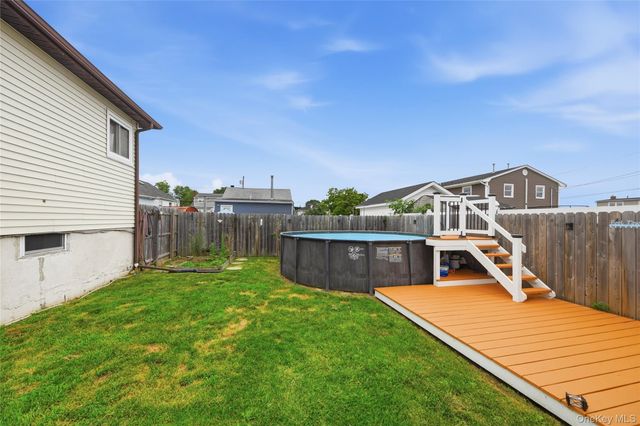 4 Farragut Avenue, Lindenhurst, NY 11757