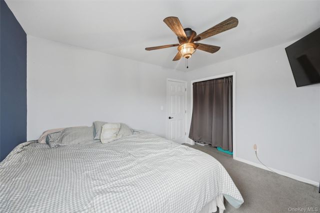 4 Farragut Avenue, Lindenhurst, NY 11757