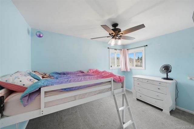 4 Farragut Avenue, Lindenhurst, NY 11757