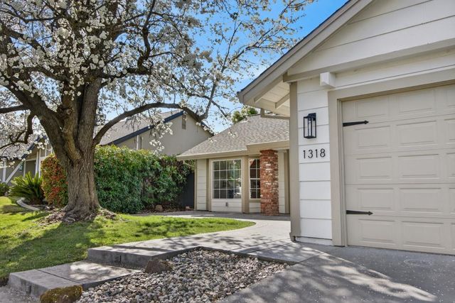 1318 Rolling Hills Dr, Roseville, CA 95661