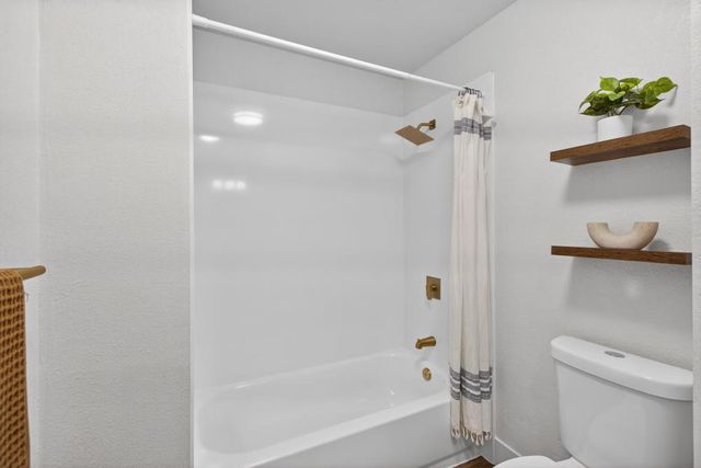 1318 Rolling Hills Dr, Roseville, CA 95661