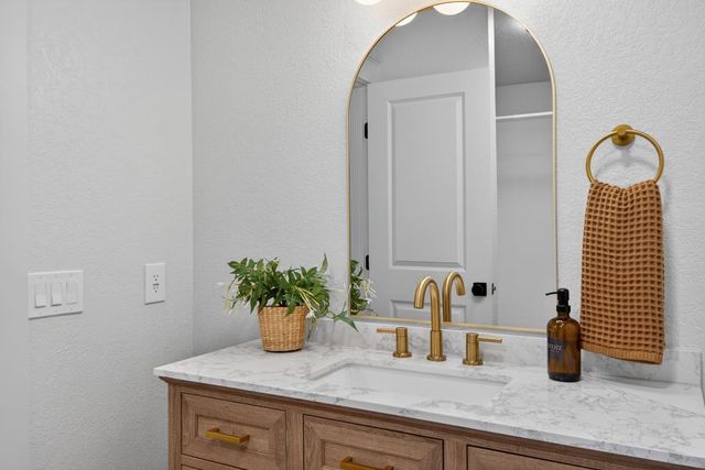 1318 Rolling Hills Dr, Roseville, CA 95661