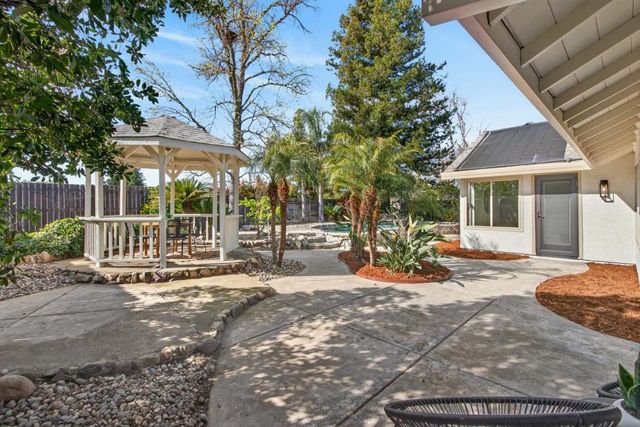 1318 Rolling Hills Dr, Roseville, CA 95661