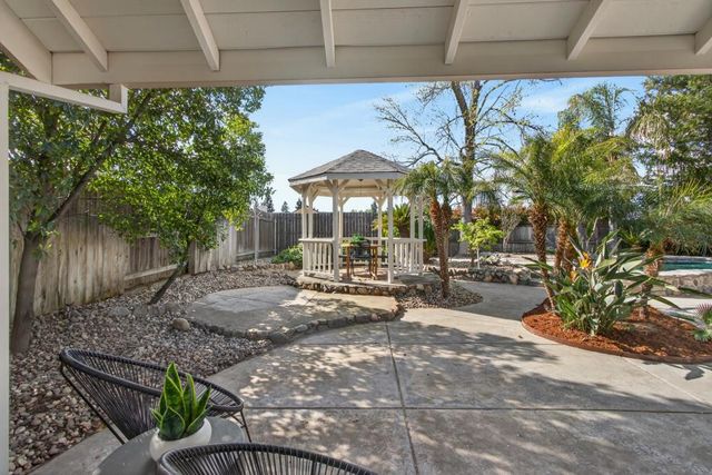 1318 Rolling Hills Dr, Roseville, CA 95661