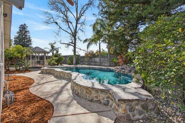 1318 Rolling Hills Dr, Roseville, CA 95661