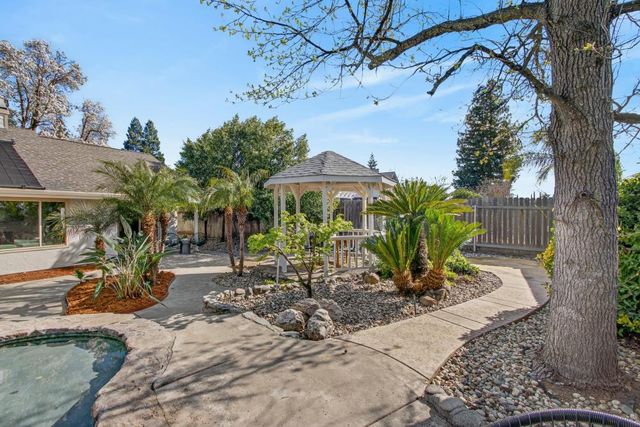 1318 Rolling Hills Dr, Roseville, CA 95661