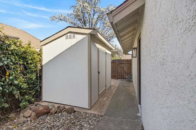 1318 Rolling Hills Dr, Roseville, CA 95661