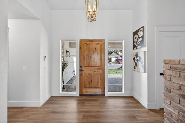 1318 Rolling Hills Dr, Roseville, CA 95661