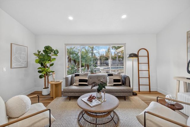 1318 Rolling Hills Dr, Roseville, CA 95661