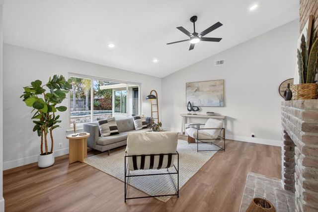 1318 Rolling Hills Dr, Roseville, CA 95661