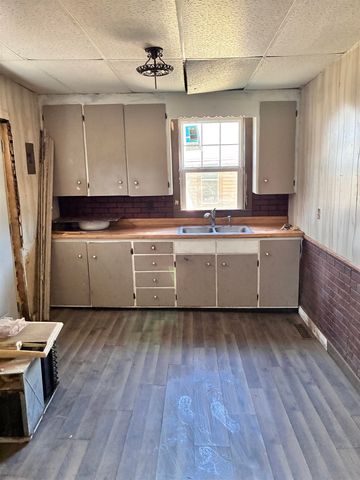 817 N gordy, El Dorado, KS 67042