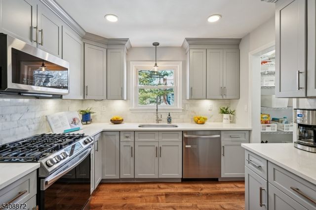 11 Overlook Ter, Maplewood Twp., NJ 07040