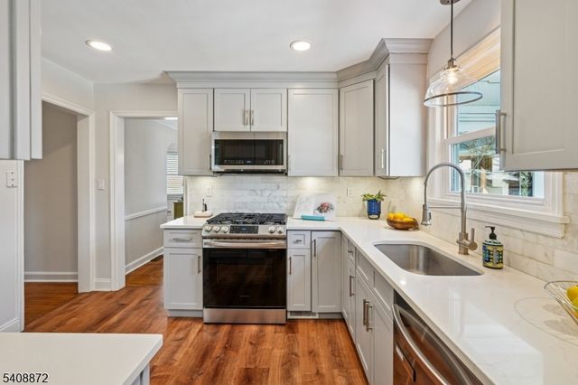 11 Overlook Ter, Maplewood Twp., NJ 07040