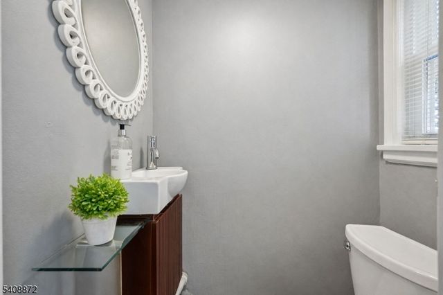 11 Overlook Ter, Maplewood Twp., NJ 07040