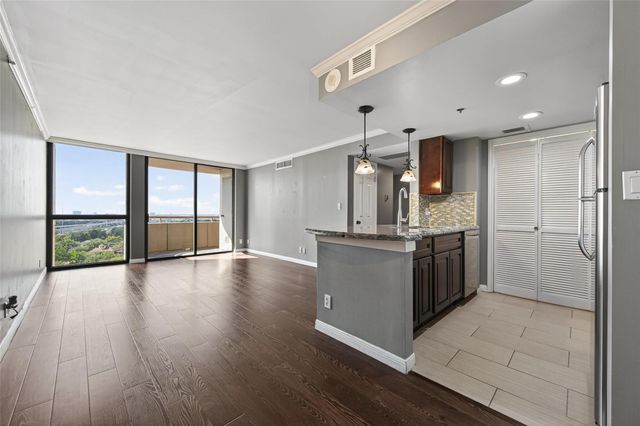 3525 Sage Road 1402, Houston, TX 77056