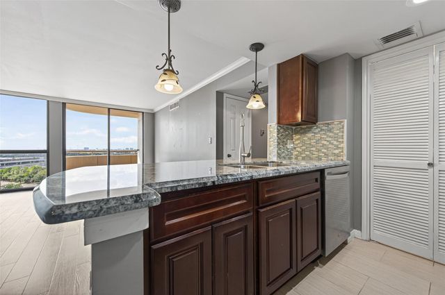 3525 Sage Road 1402, Houston, TX 77056