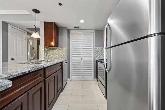 3525 Sage Road 1402, Houston, TX 77056