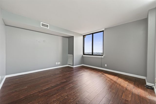 3525 Sage Road 1402, Houston, TX 77056