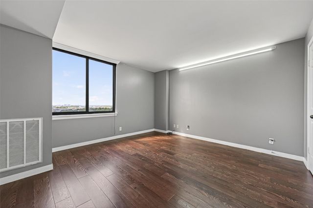 3525 Sage Road 1402, Houston, TX 77056