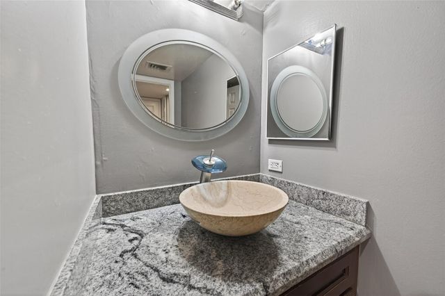 3525 Sage Road 1402, Houston, TX 77056