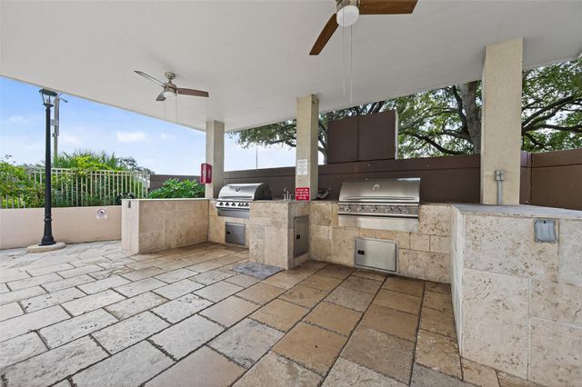 3525 Sage Road 1402, Houston, TX 77056