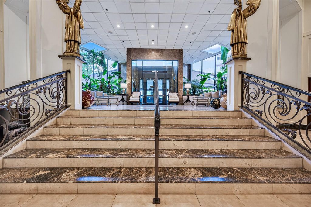 3525 Sage Road 1402, Houston, TX 77056