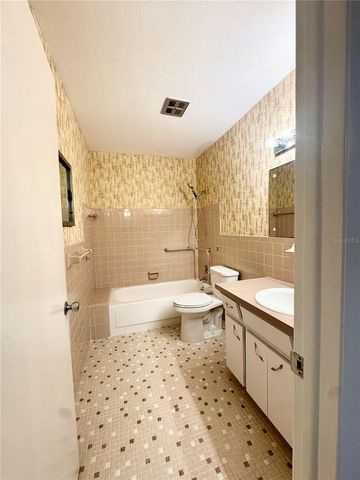 2402 ECUADORIAN WAY 40, Clearwater, FL 33763