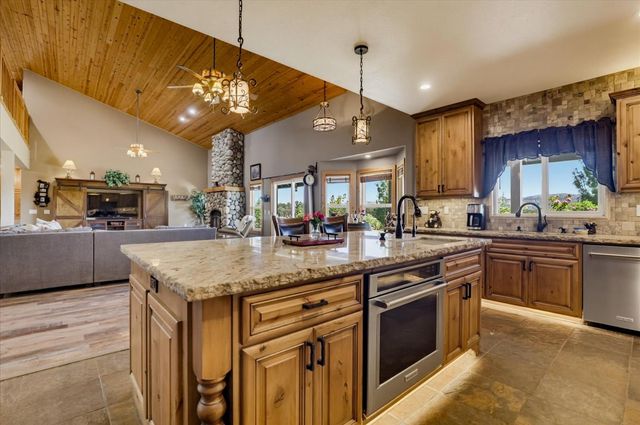 10203 Reedy Dr, Browns Valley, CA 95901