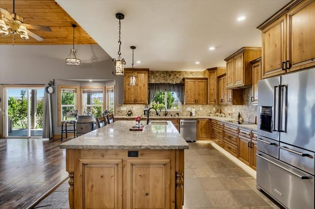 10203 Reedy Dr, Browns Valley, CA 95901