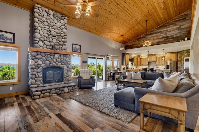 10203 Reedy Dr, Browns Valley, CA 95901