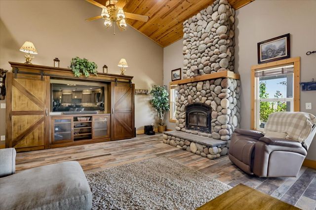 10203 Reedy Dr, Browns Valley, CA 95901