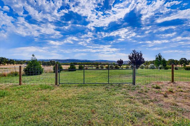 10203 Reedy Dr, Browns Valley, CA 95901