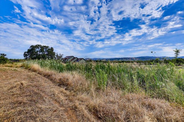 10203 Reedy Dr, Browns Valley, CA 95901
