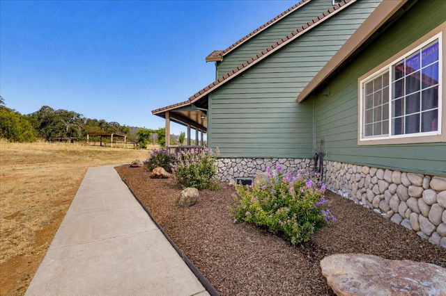 10203 Reedy Dr, Browns Valley, CA 95901
