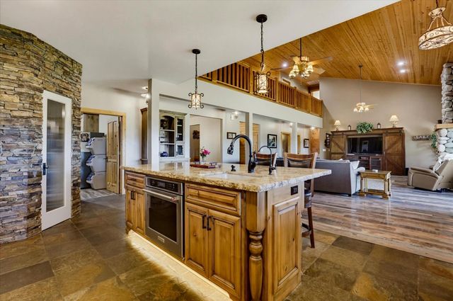 10203 Reedy Dr, Browns Valley, CA 95901