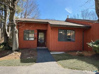 525 Asbury Ridge 525, Shelton, CT 06484