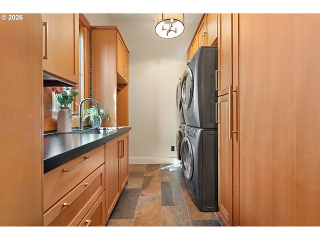 12790 S FIELDING Rd, Lake Oswego, OR 97034