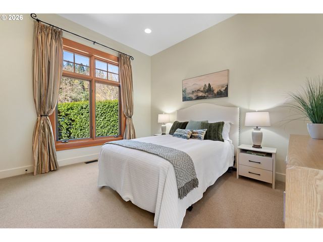 12790 S FIELDING Rd, Lake Oswego, OR 97034