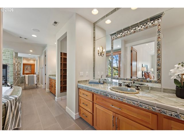 12790 S FIELDING Rd, Lake Oswego, OR 97034