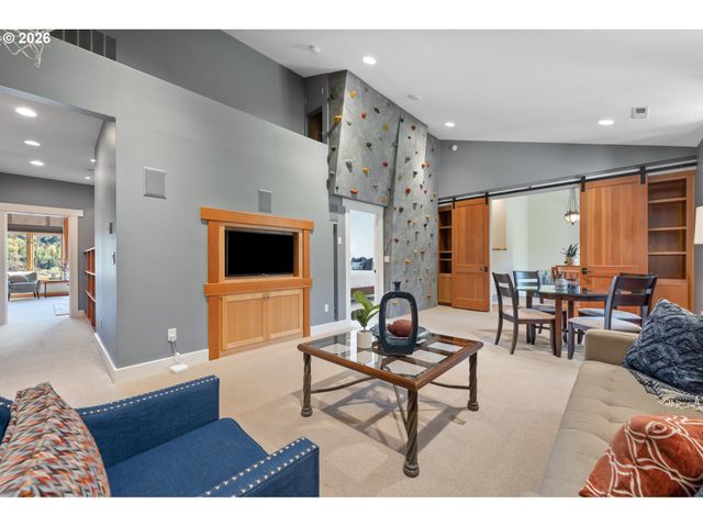 12790 S FIELDING Rd, Lake Oswego, OR 97034