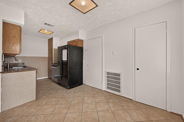 7506 Carver Avenue, Texas City, TX 77591