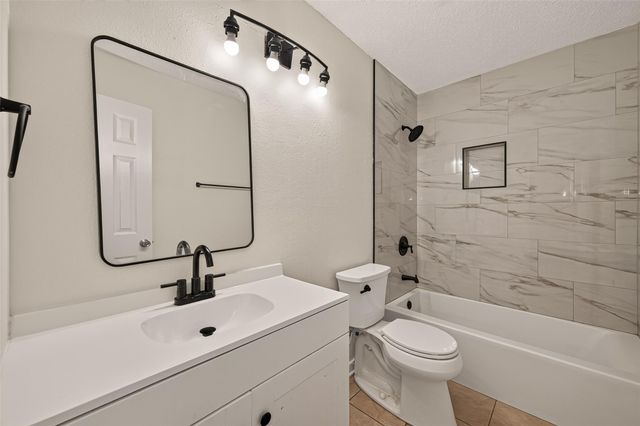 7506 Carver Avenue, Texas City, TX 77591