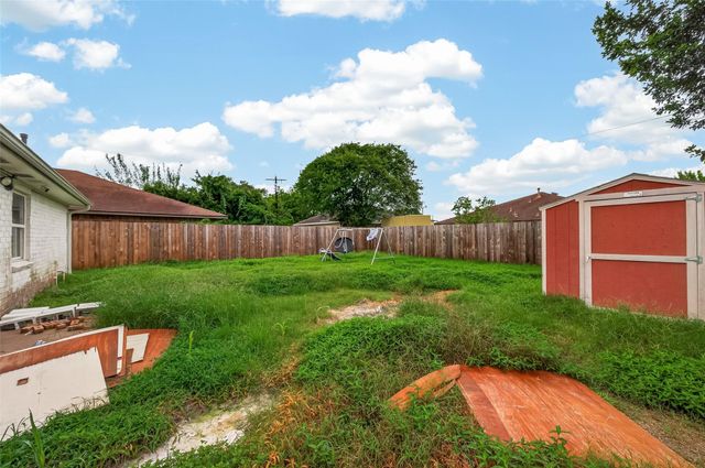 7506 Carver Avenue, Texas City, TX 77591