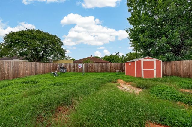 7506 Carver Avenue, Texas City, TX 77591