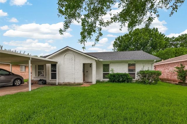 7506 Carver Avenue, Texas City, TX 77591