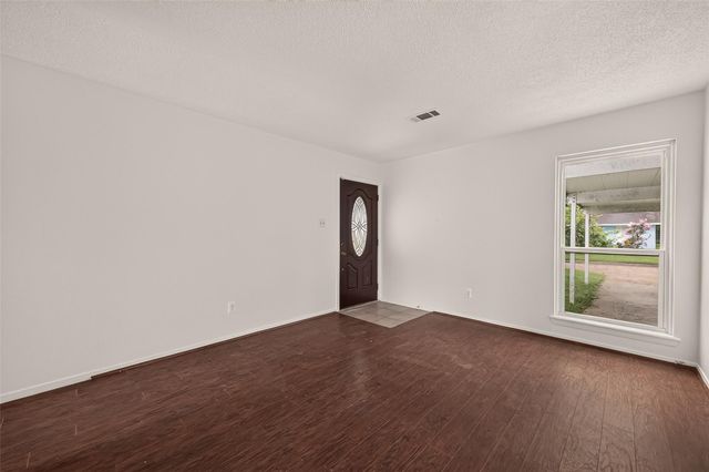 7506 Carver Avenue, Texas City, TX 77591
