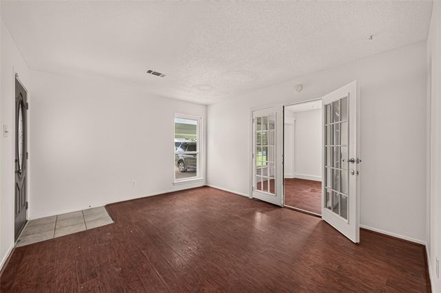 7506 Carver Avenue, Texas City, TX 77591