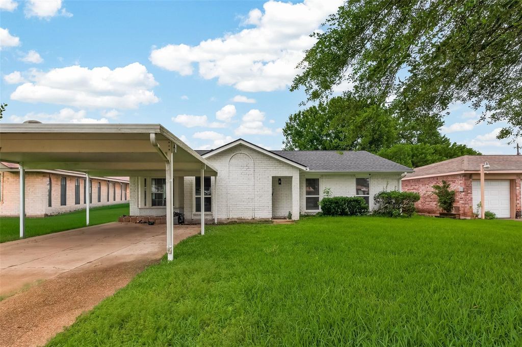 7506 Carver Avenue, Texas City, TX 77591